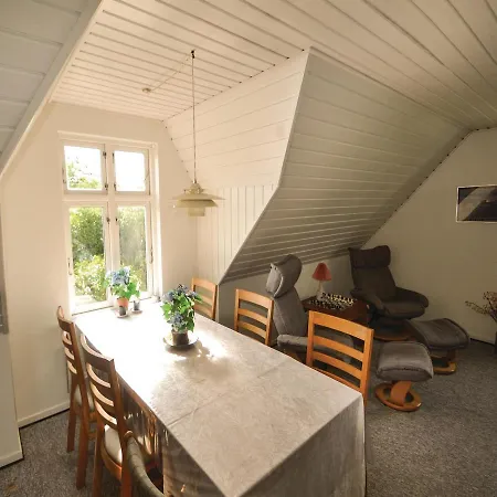 Three-bedroom In Διαμέρισμα *